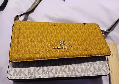 Michael Kors Small Purse Small Spot-on Front Other Than That Good Condition • $5