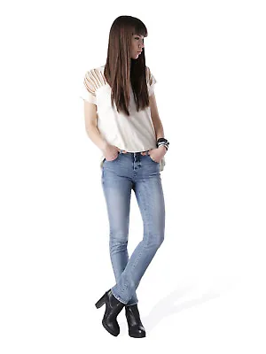 £59.95 • Buy Women's Diesel Sandy 0667E Slim Straight Mid Rise Stretch 'Blue Jeans' WASH0667E