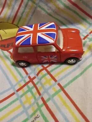 Welly Red Mini Cooper Die-Cast Model W/Flag Print #9045   1/34 • $12.99