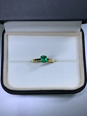 0.70ct Colombian Green Emerald Engagement Ring 18ct Yellow Gold • £750