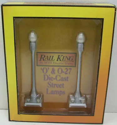 MTH 30-1078-A #580-1 O Scale Silver Round Lamp Post Set (Set Of 2) • $14.99