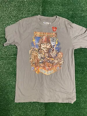 Vintage Pirates Of The Caribbean Disney T-Shirt Size Small • $19.99