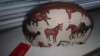 Signare Ivory Mix Tapestry Running Horse Big Cosmetic Bag • £13.99