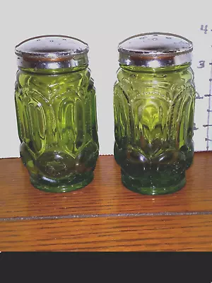Vintage L.E. Smith Green Glass Moon And Stars Salt Pepper Shakers Set  • $19.99