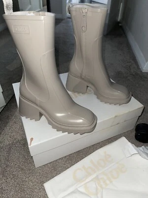 £225 • Buy Chloe Betty Rain Boots Beige Size 4
