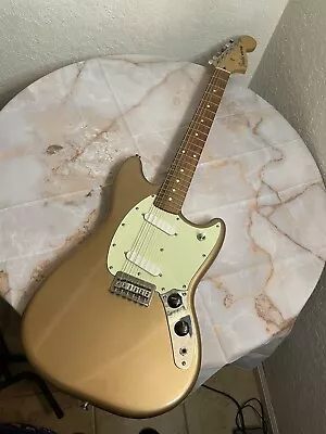 Fender Player Series Mustang - 2022 - Firemist Gold - Pau Ferro - MIM Mexico • $537