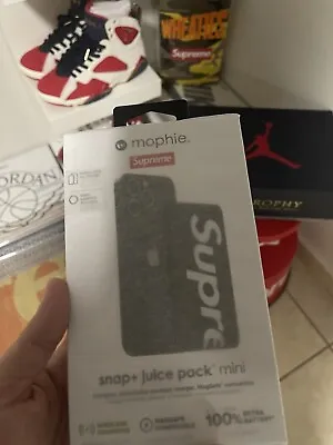 Supreme/Mophie Snap+ Juice Pack Mini BLACK  (FW22) - NEW IN BOX • $200