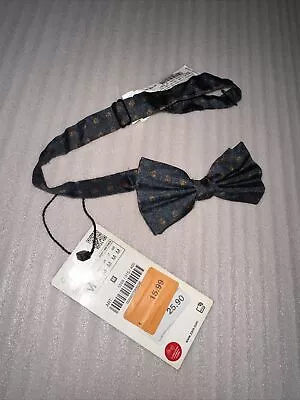 Zara Man Bow Tie - Medium • $14.95