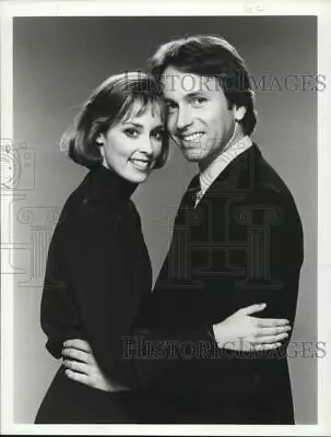 1984 Press Photo John Ritter & Mary Cadorette In  Three's A Crowd  TV Series • $17.99