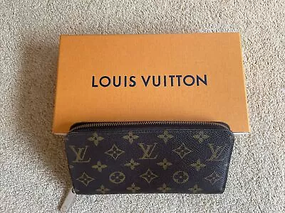 Ladies New Louis Vuitton Zippy Wallet • £450