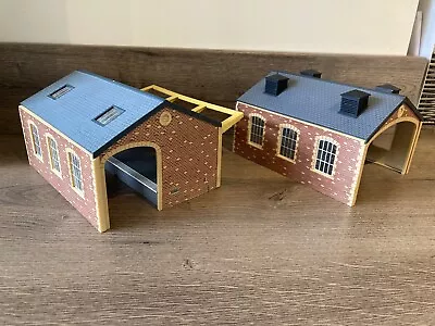 Hornby Model Railway 00 Gauge R504 Engine Shed And Goods Depot. VGC. Click Assy. • £12