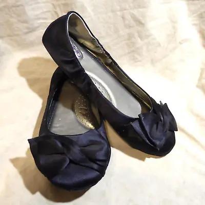 🩰 Me Too Cushioned Ballet Flats Sz 8.5 M Rich Black Satin Fabric; Chelsea Bows • $22.99