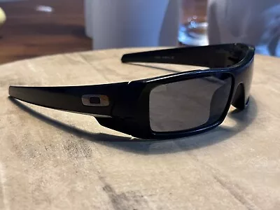 Oakley 03-473 Gascan Matte Rectangular Sunglasses 60mm - Black/Gray #125 • $50