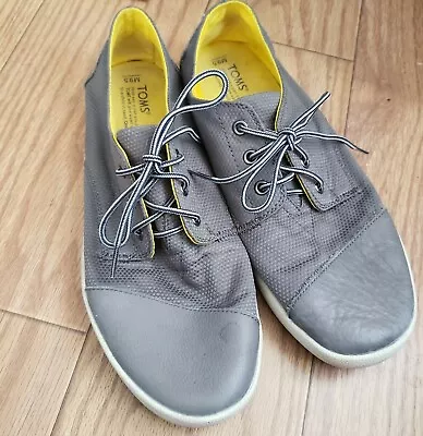 Tom's Men's Size Gray Leather Fabric Tie Lace Walkinng Sneakers 9.5 • $35