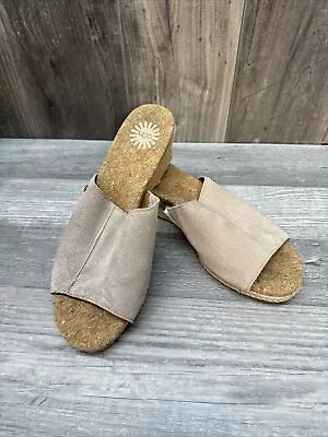 UGG Women's  Sandal Size 6 Platform Wedge Heel Mule Slide Tan Suede Shoe EUC • $28.95