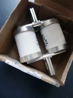 £19 • Buy Bussmann High Speed Twin Fuse 225MMT 225A BS88 Eaton HRC Fuse 56504146 (RRP:£92)