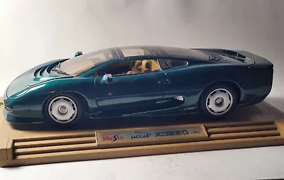 Maisto 1992 Jaguar XJ220 1:12 Scale Diecast Model Scratched Barn Find Car Green • $69.95