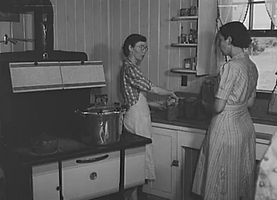 8  X 10  Mrs. Clarence N. Pace Canning English Peas In Her Pressure Cooker W • $28.97