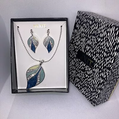 New Boxed Mixit Brand Beautiful Sparkly Blue Chain Necklace Earring Set • $8