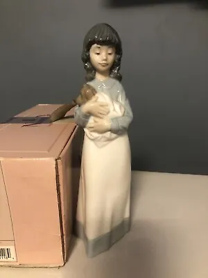 LLADRO NAO  Someone To Love  1118 Girl With Puppy In Her Arms Figurine Boxed • £20