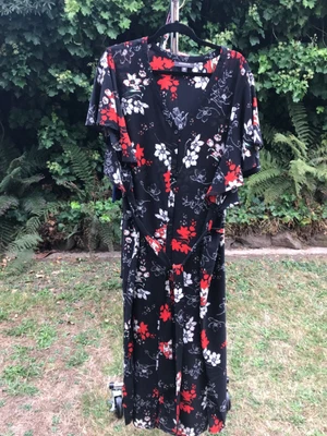 $10 • Buy Black Dress Size 20 Nwot