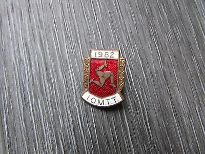 Isle Of Man IOM Motorbike Racing 1982 TT Road Racing Biker Badge • £16.99