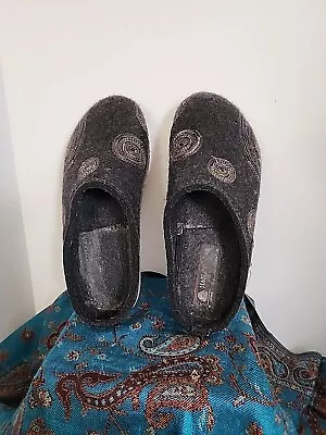 Haflinger Womans Size 39 Wool With Design Slip On Shoes Black Multi Circles • $26