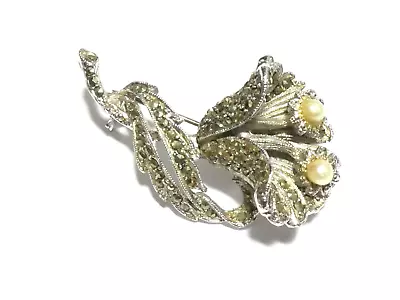 VINTAGE Hollywood Signed Silvertone Marcasite & Faux Pearl 3D Flower BROOCH #821 • £6.50