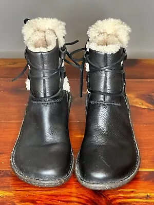 UGG Caspia 1932 Black Leather Lace Up Ankle Sheepskin Warm Boots Womens Sz 6 • $55