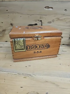 A Fuente Flor Fina Dominican Republic Cedar Wood Dovetail Cigar Box 7x4x4 Q780 • $10