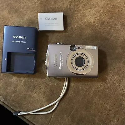 Canon PowerShot ELPH SD800 IS 7.1MP Digital Camera W/Battery/Charger • $57