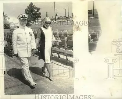 1973 Press Photo Captain & Mrs. James F. Kirklighter Jr.- Naval Support Activity • $19.99