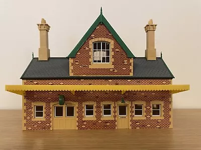 £12.95 • Buy Hornby R502 Station Booking Office- Stone OO Gauge 1:76 Scale