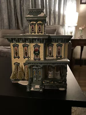 Department 56 - Italianate Villa - The Original Snow Village Christmas 2009 • $60