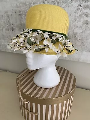 1960’s Woman’s Yellow Straw Hat W/ Hat Box • $19