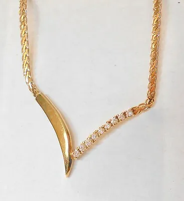 RC 14K Yellow Gold Diamond .27 CTTW V Shape Stationary Pendant Necklace 16  • $799