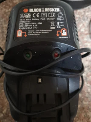 £5 • Buy Black And Decker Charger
