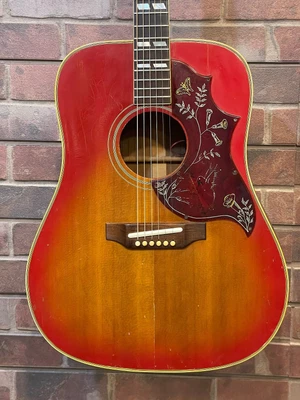 $4199 • Buy Gibson Hummingbird 1969 Cherry Sunburst Acoustic Guitar