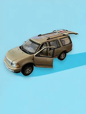 FORD Expedition XLT Gold Metallic Very Good Condition 1:18 (UT Models) RARE  • $79.99