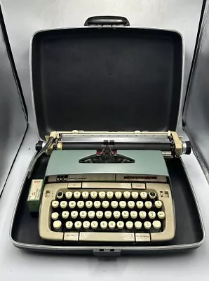 Vintage 1967 Smith Corona Classic 12 V Portable Typewriter With Hard Case • $0.99