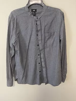 Womens H&M Gray Button Up Shirt Sz M • $11.43