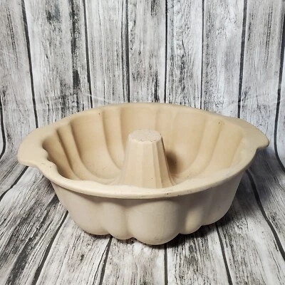 $33.97 • Buy The Pampered Chef Family Heritage Stoneware Fluted Bundt Cake Pan Rare Cake Pan