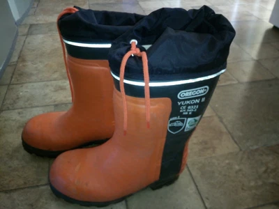 £5 • Buy Chainsaw Boots Size 5 / 6