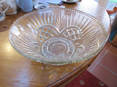 £0.99 • Buy Edward Viii Coronation Glass Fruit Bowl