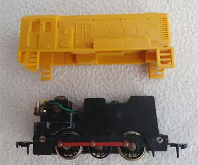 Diesel Shunter 0-6-0 (HD 2231) Hornby Dublo Chasis-Wrenn Body (Body New/Unused) • £30