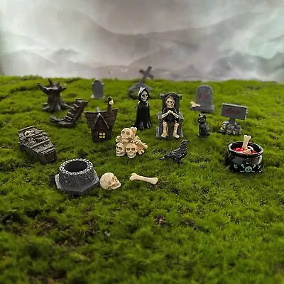 2PC HO/OO Scale Cemetery Miniatures Haunted House Skeleton Horror Scene Model • $5.99