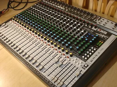 Soundcraft Signature 22mtk Mixing Desk • £690