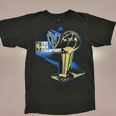 $16.98 • Buy Adidas Dallas Mavericks NBA 2011 Champions Roster Graphic T Shirt Mens Medium 