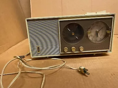 Vintage 1962 Motorola Tube Radio Clock AM FM Model BC3G Retro Style • $149.99