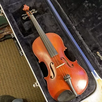 The LEWIS Lewis & Son Violin MDL 100 4/4 Germany Hardshell Case & Rosin • $150